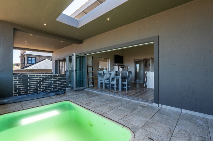 4 Bedroom Property for Sale in Monte Christo Western Cape